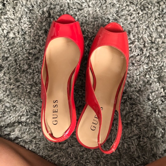 GUESS red pumps - Picture 2 of 4